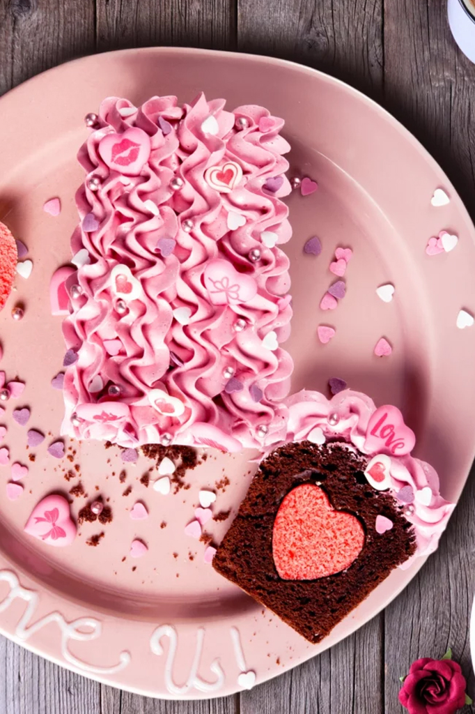 Ciasto czekoladowe z kremem malinowym